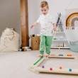 Montessori balanční kladiny podporují rozvoj hrubé motoriky