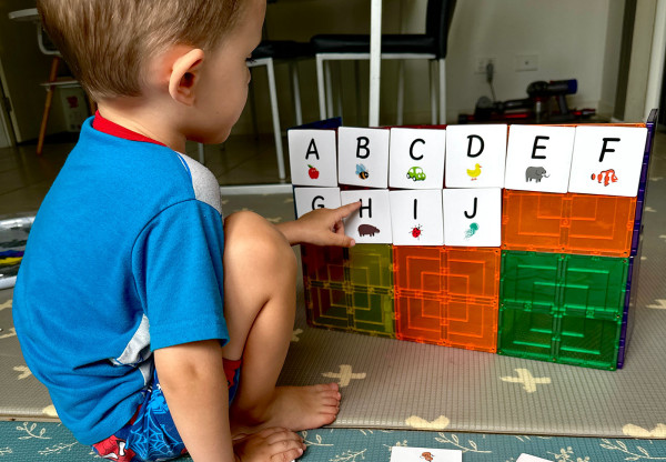 Objevte kreativní svět CONNETIX®: Magnetické stavebnice pro děti Copy