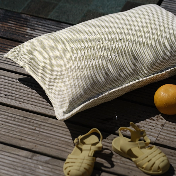Venkovní válecí polštář Wigiwama® – Terra Outdoor Bolster